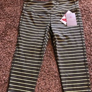 Size M Athleta Capri leggings